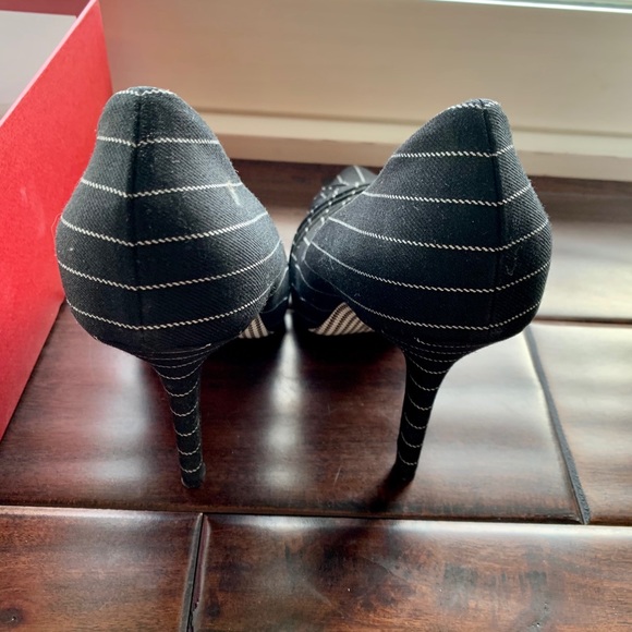 Salvatore Ferragamo striped heels - Picture 4 of 10